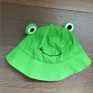 Green Frog Bucket Hat